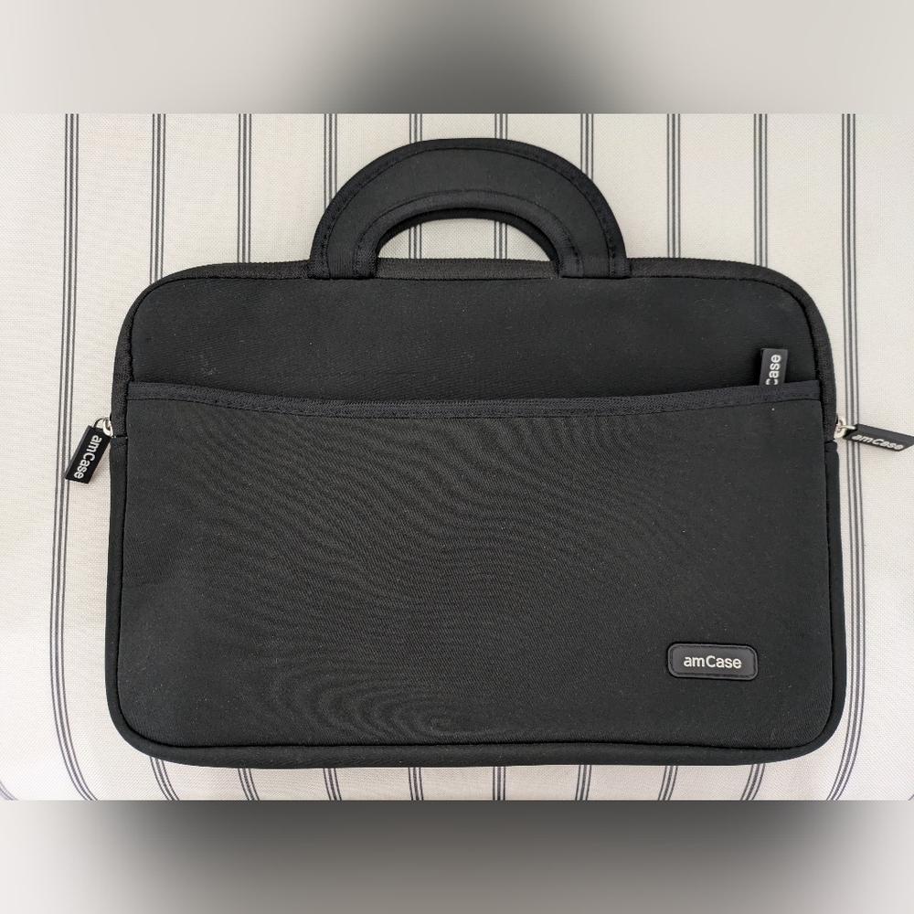 Soft carrying case for laptop or tablet